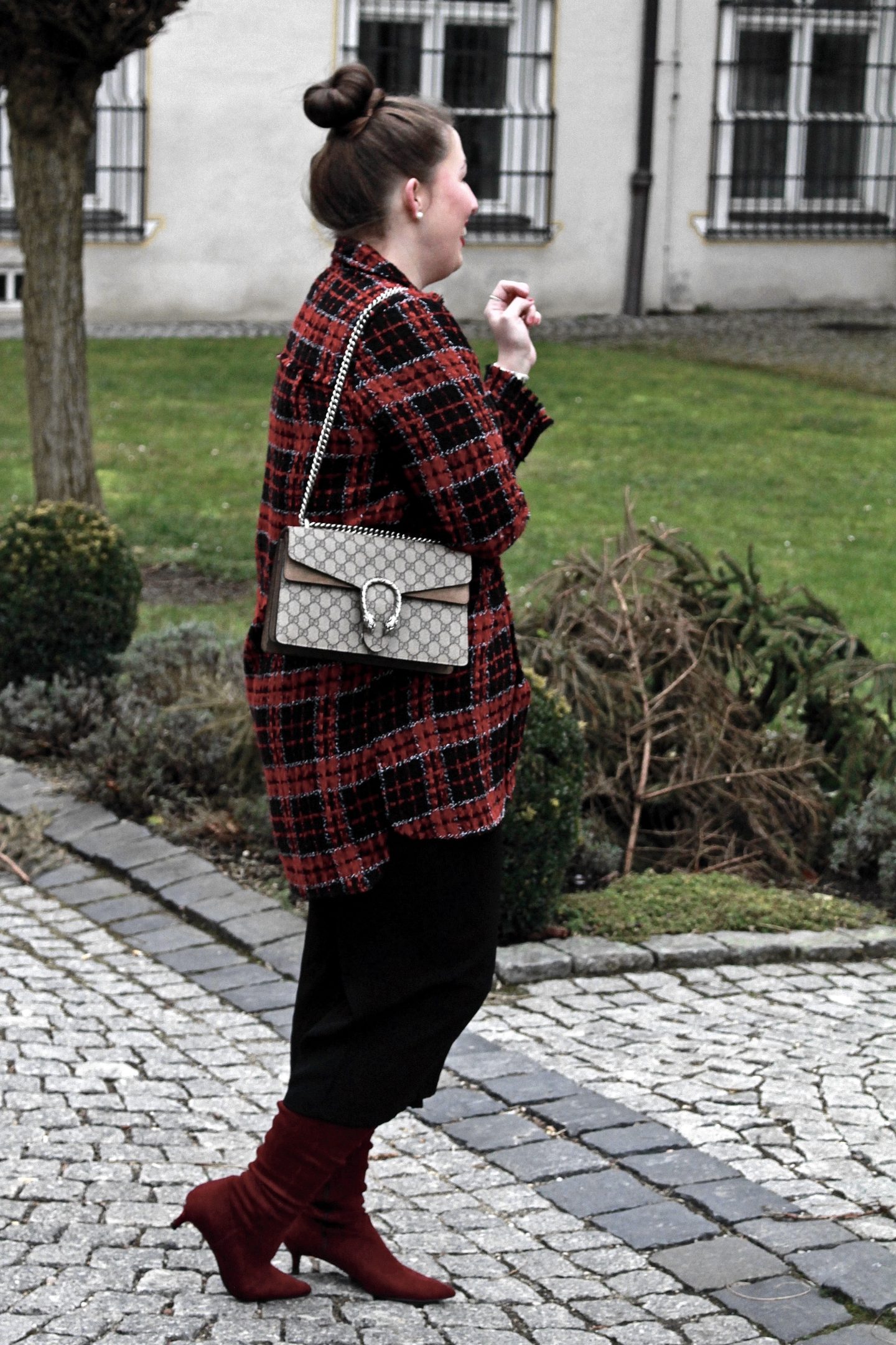 karomantel-karierter-mantel-culottes-rote-stiefel-gucci-dionysus-fashionblogger