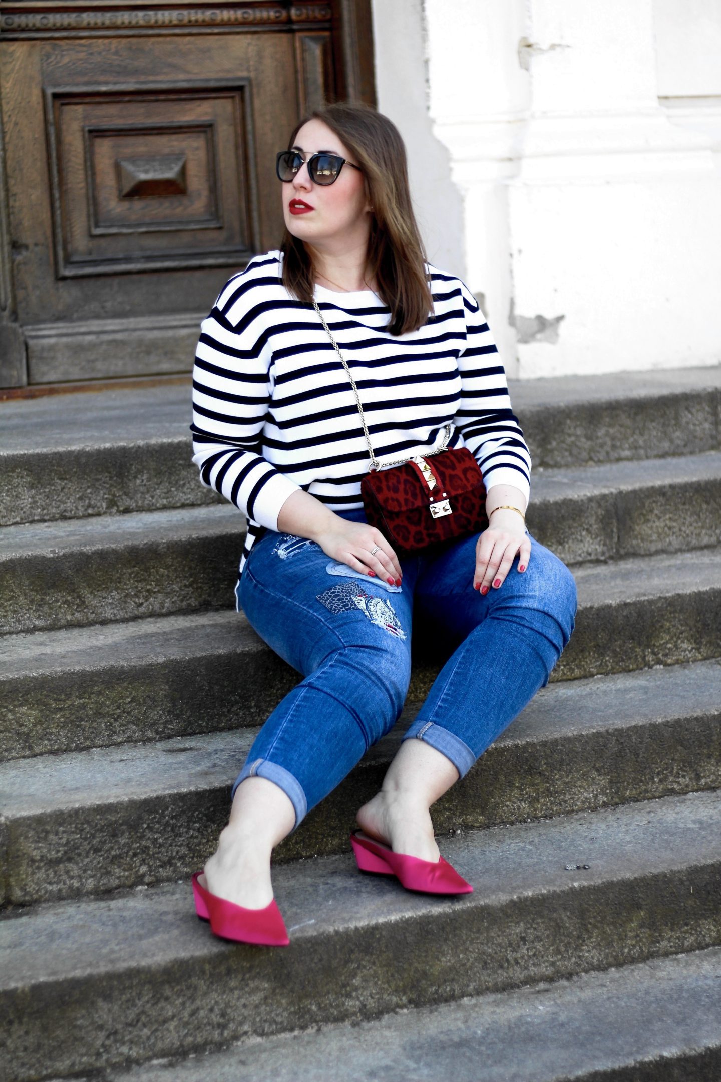 casual-outfit-patches-jeans-streifen-pullover-pink-pumps-valentino-glam-lock-ponyfell-rot-miss-suzie-loves-susanne-heidebach-fashionblogger-munichblogger-outfitdetails-mules-zara